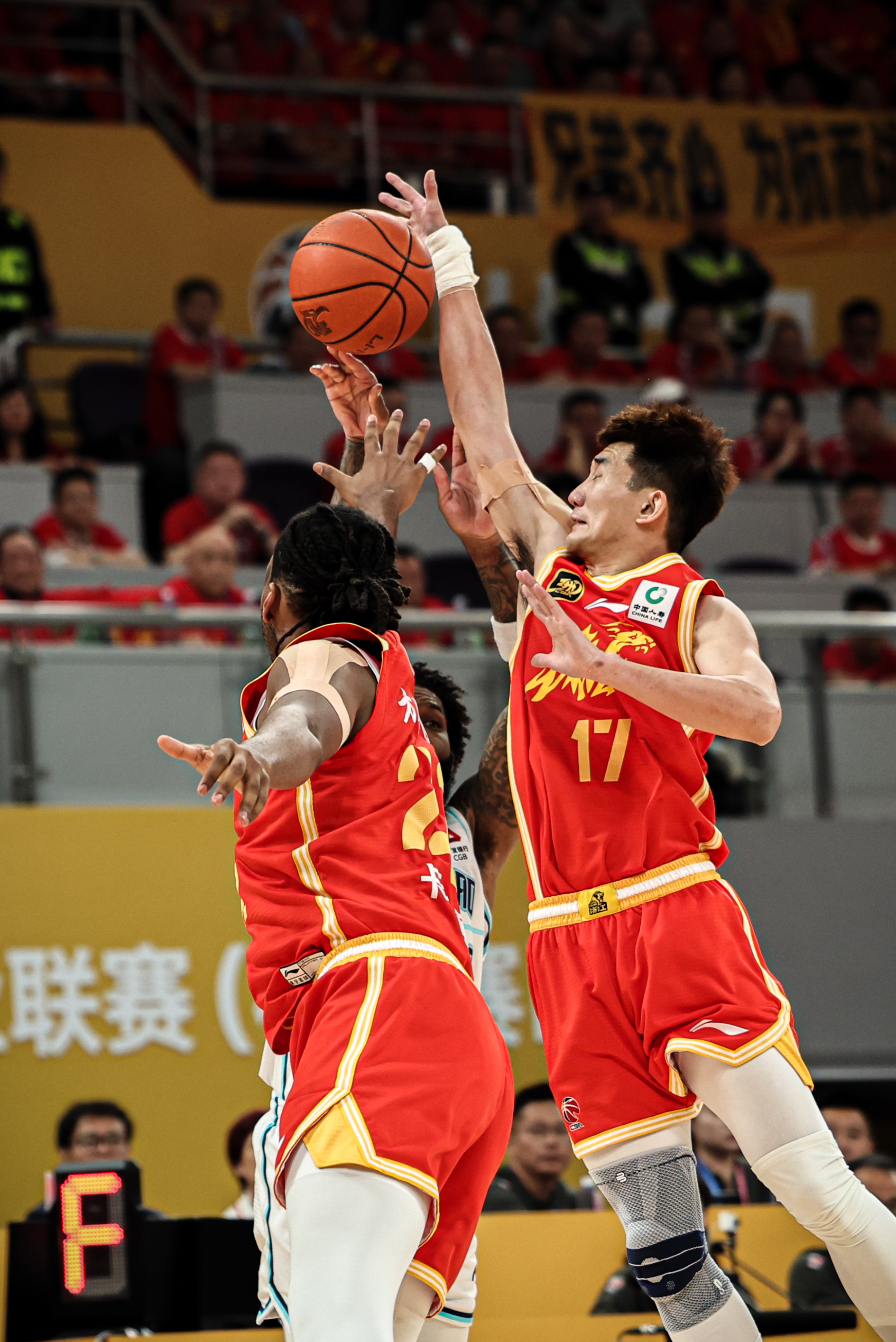 米乐m6官网CBA季后赛赛程吃紧，北京国安集结日手感冰凉，信心回归，心理建设被强调的简单介绍